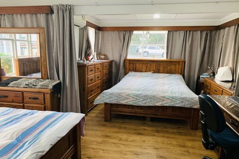 Photo of property in 3154 Great North Road, New Lynn, Auckland, 0600