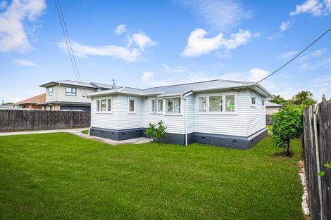 Photo of property in 61 Archibald Road, Kelston, Auckland, 0602