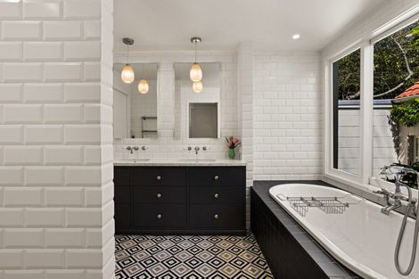 Photo of property in 15 Muritai Crescent, Havelock North, 4130