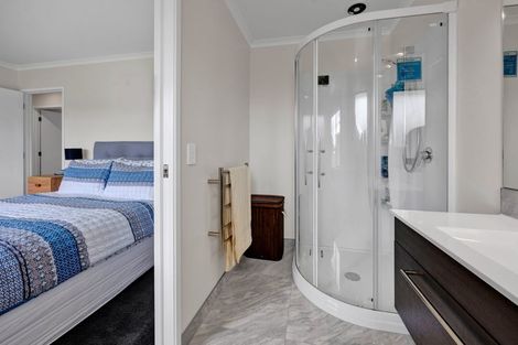 Photo of property in 13 Karaka Street, Merrilands, New Plymouth, 4312