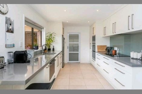 Photo of property in 28 Jillteresa Crescent, Half Moon Bay, Auckland, 2012