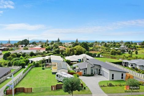 Photo of property in 15 Browns Drive, Waihi Beach, 3611