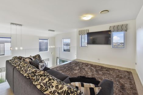 Photo of property in 43 Toscana Drive, Karaka, Papakura, 2113