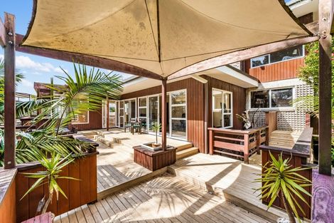 Photo of property in 603 East Coast Road, Browns Bay, Auckland, 0632