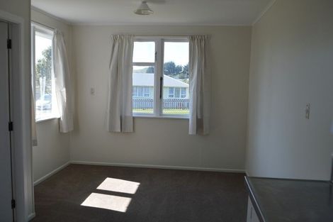 Photo of property in 100 Sievers Grove, Cannons Creek, Porirua, 5024