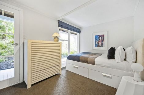 Photo of property in 1-9 Deirdre Place, Titirangi, Auckland, 0604