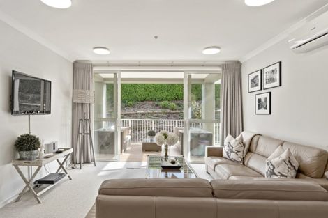 Photo of property in 18 Rewa Rewa Lane, Orewa, 0931