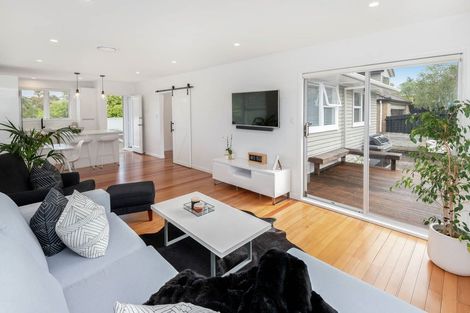 Photo of property in 31 Advene Road, Cockle Bay, Auckland, 2014