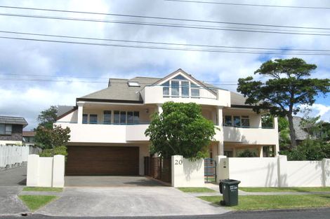 Photo of property in 2/20 Rangitoto Terrace, Milford, Auckland, 0620