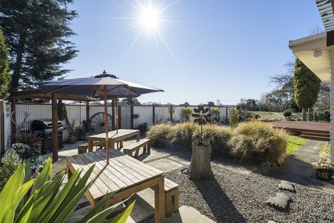 Photo of property in 10 Riverside Drive, Kelvin Grove, Palmerston North, 4470