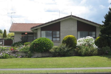 Photo of property in 235 Shakespeare Street, Leamington, Cambridge, 3432