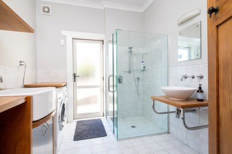 Photo of property in 11 Lawrence Road, Hospital Hill, Napier, 4110