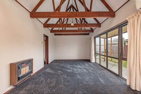 Photo of property in 28 Suzanne Grove, Kelvin Grove, Palmerston North, 4414