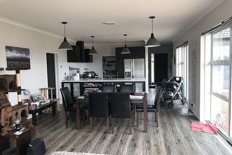 Photo of property in 92 Pohutukawa Parade, Riverhead, 0820