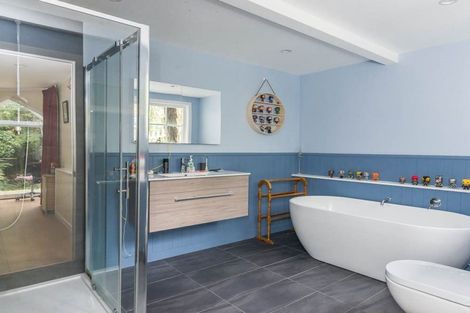 Photo of property in 467 Scenic Drive, Waiatarua, Auckland, 0612