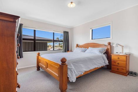 Photo of property in 32 Sandspit Road, Waiuku, 2123