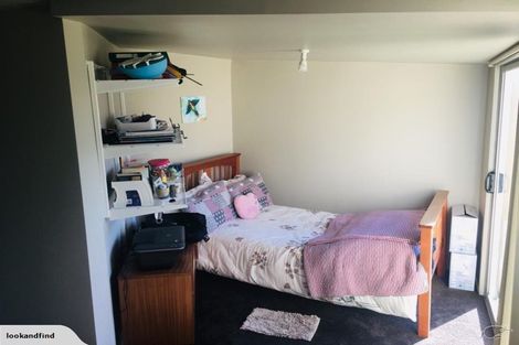 Photo of property in 2/41 Challen Close, Conifer Grove, Takanini, 2112