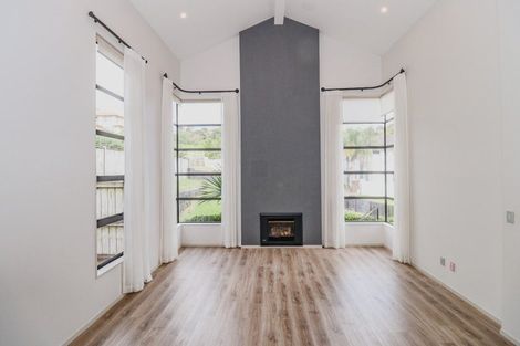 Photo of property in 16 Kinmont Rise, East Tamaki Heights, Auckland, 2016