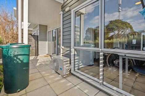 Photo of property in 8 Atkinson Street, Newlands, Wellington, 6037