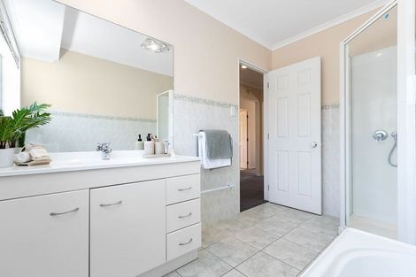 Photo of property in 14a Edward Avenue, Orewa, 0931