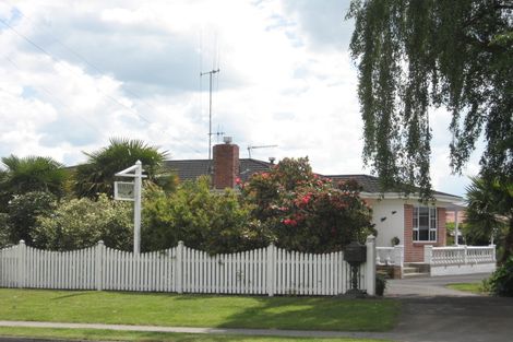 Photo of property in 229 Shakespeare Street, Leamington, Cambridge, 3432