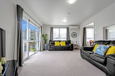 Photo of property in 6 Ancona Lane, Goodwood Heights, Auckland, 2105