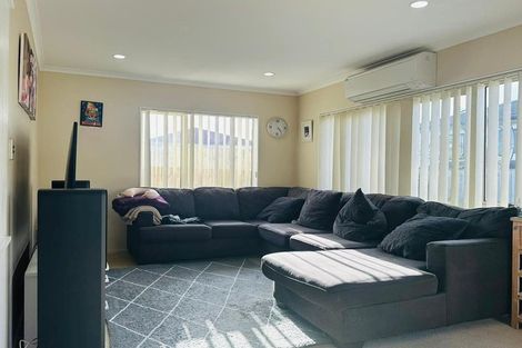 Photo of property in 8 Magnolia Place, Flat Bush, Auckland, 2016