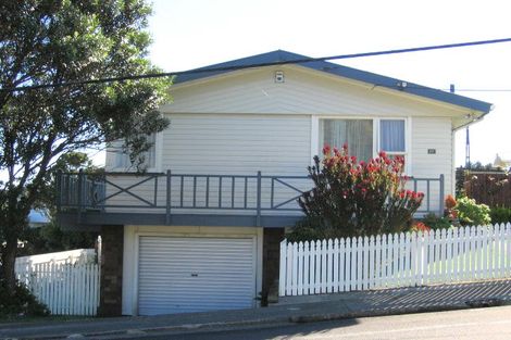 Photo of property in 67 Beazley Avenue, Paparangi, Wellington, 6037