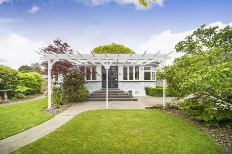 Photo of property in 16 Manapouri Crescent, Hokowhitu, Palmerston North, 4410