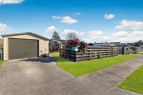 Photo of property in 77 Hamilton Drive, Waiuku, 2123