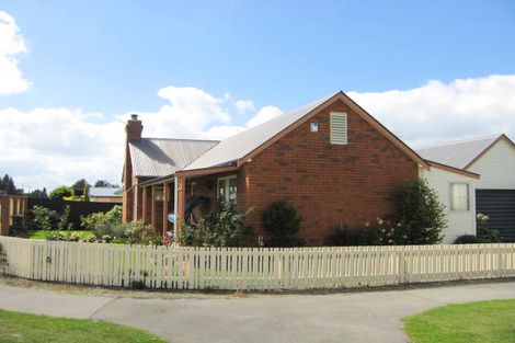 Photo of property in 3 Cressy Place, Darfield, 7510