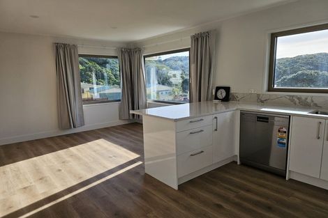 Photo of property in 5 Mahinawa Street, Takapuwahia, Porirua, 5022