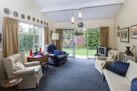 Photo of property in 2/139 Weston Road, St Albans, Christchurch, 8052