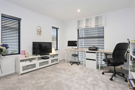 Photo of property in 21 Kukuwai Avenue, Red Beach, 0932