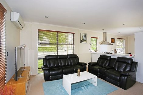 Photo of property in 15 The Track, Takanini, 2112