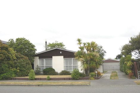 Photo of property in 135 Queenspark Drive, Parklands, Christchurch, 8083