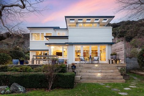 Photo of property in 33 Cheviot Road, Lowry Bay, Lower Hutt, 5013