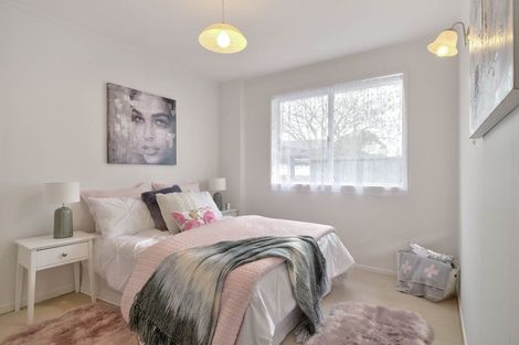 Photo of property in 33b Mccrystal Avenue, Eastern Beach, Auckland, 2012