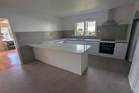 Photo of property in 30 Kervil Avenue, Te Atatu Peninsula, Auckland, 0610