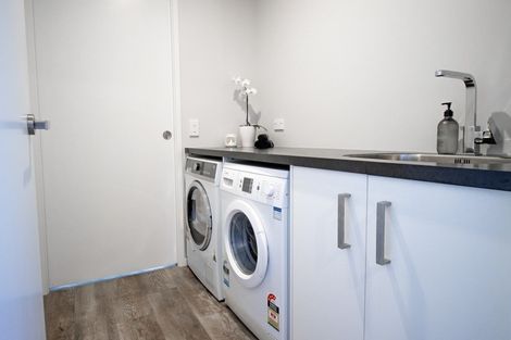 Photo of property in 4 Mediterranean Grove, Fitzherbert, Palmerston North, 4410