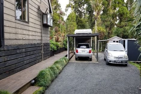 Photo of property in 48 Turanga Road, Henderson Valley, Auckland, 0612