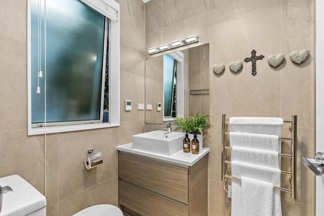 Photo of property in 1203 Whangaparaoa Road, Gulf Harbour, Whangaparaoa, 0930