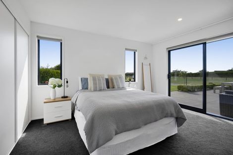 Photo of property in 8 Tikorangi Road East, Tikorangi, 4383