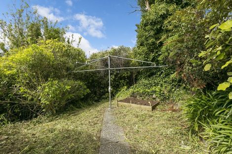 Photo of property in 5 Stella Grove, Newlands, Wellington, 6037