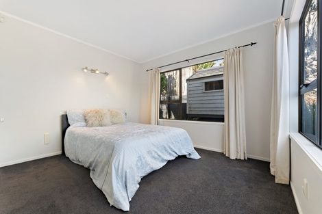 Photo of property in 4 Raphael Place, West Harbour, Auckland, 0618