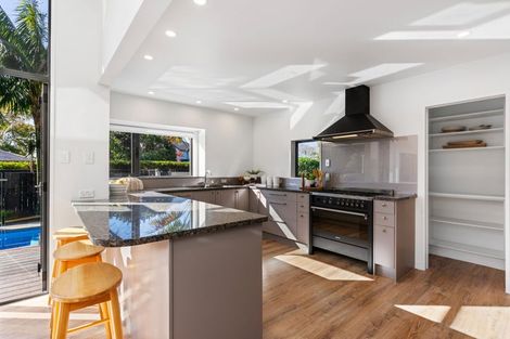 Photo of property in 6 Birchwood Grove, Greenhithe, Auckland, 0632