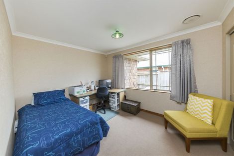 Photo of property in 11 Brookside Close, Highbury, Palmerston North, 4412