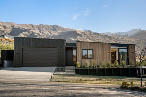 Photo of property in 1 Serpentine Street, Wanaka, 9305