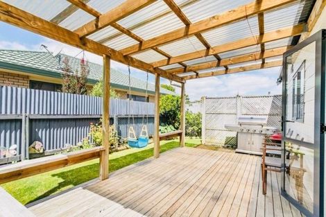 Photo of property in 2 Braeburn Place, Takanini, 2112