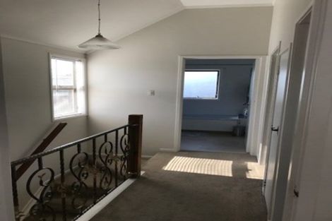 Photo of property in 1/22 Highland Park Drive, Highland Park, Auckland, 2010